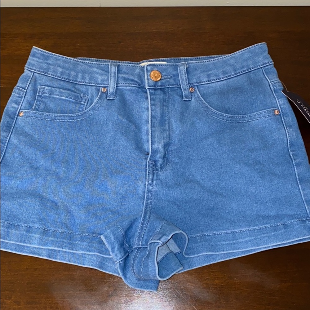 Medium Wash High Wasted Denim Shorts!